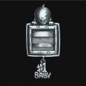 VINTAGE JJ #1 BABY PICTURE FRAME BROOCH PIN SILVERTONE PERFECT CONDITION JONETTE